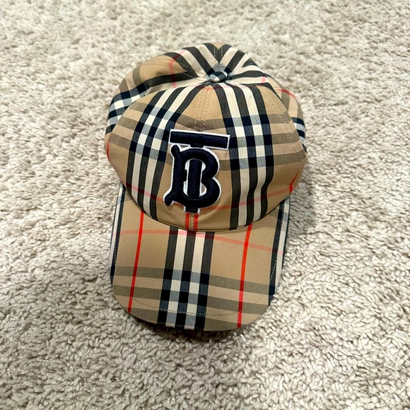 Burberry XS Hat - Picture 1 of 4